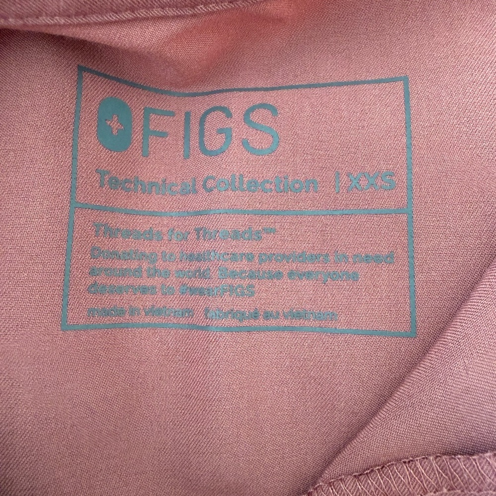 Figs Short Sleeve Zip-Up Top - Picture 4 of 4